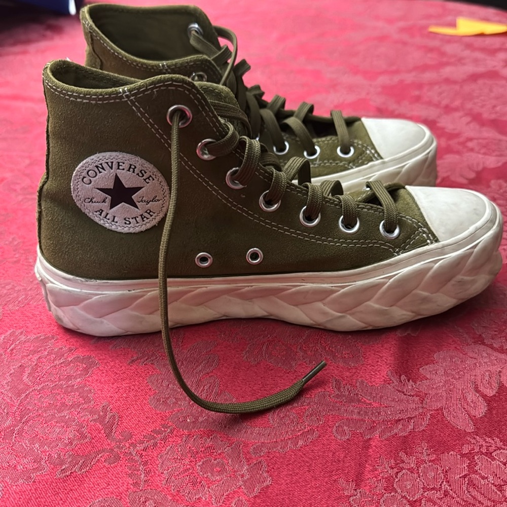 Cute army green platform converse💚